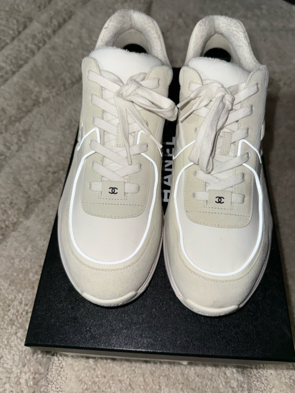 CHANEL Cream White Lace-Up Low-Top Sneakers